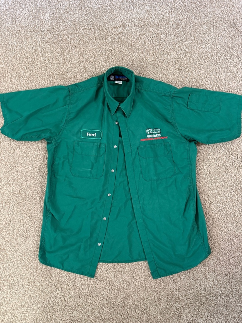 O’Reilly Auto Parts Work Shirt Size Medium Green Mechanic Fred Name Patch